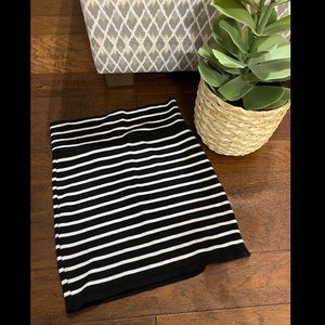 Black and white stripped mini skirt